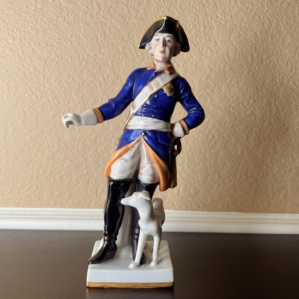 RARE Gerald Porzellan Bavaria Capodimonte-Style Military Man w Dog Figurine